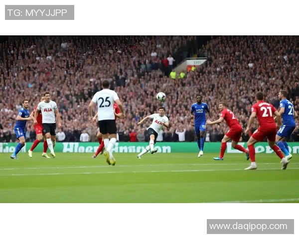 高清球星动作瞬间展示热血绿茵场激烈拼搏画面 高清球星动作瞬间展示热血绿茵场激烈拼搏画面